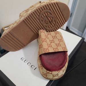 Light used Gucci slides